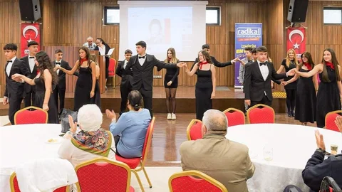 Radikal Okulları öğrencileri huzurevi ziyaretinde bulundu