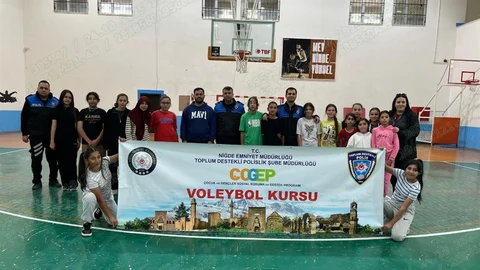 Niğde'de Gençler için Voleybol Kursu Açıldı