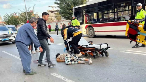 Belediye otobüsü çarptı, kadın hastaneye kaldırıldı