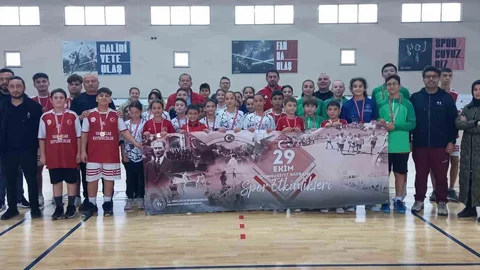 Devrekli öğrenci Badminton’da ikincilik elde etti