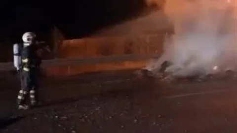 Saman yüklü tırda yangın çıktı