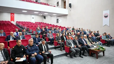 Kırklareli'nde Kamu Hizmetleri Üzerine Toplantı Yapıldı