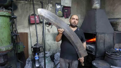 Gaziantep'te el yapımı dev et satırı satışta.