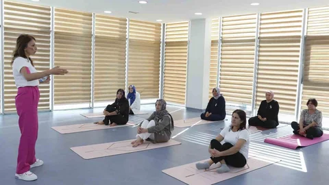 Kadınlar yoga yaptı