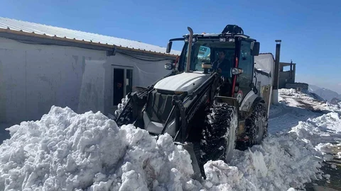 Yüksekova'daki üs bölgesine ulaşım sağlandı