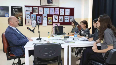 Diyarbakır'da Öğrenciler Sınav Stresini 'genç Radyo' İle Aşıyor