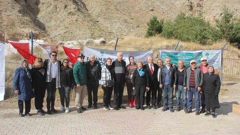 Üniversite öğrencileri fidan dikiminde bir araya geldi