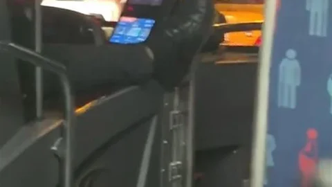 İETT otobüsünde şoförün dikkatsizliği kamerada kaydedildi