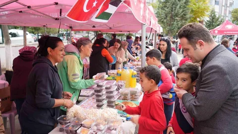 Emirbeyazıt İlkokulu'ndan Gazze'ye "Umut" sergisi