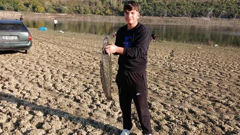 Bursa'da Kuruyan Gölde Balık Avı
