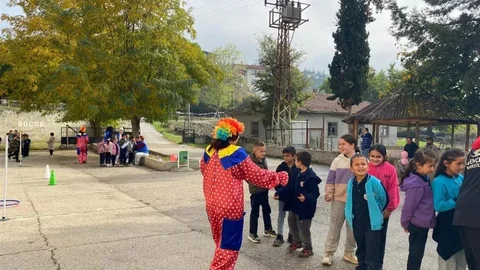 Gençler Köy Okullarına Enerji Taşıdı