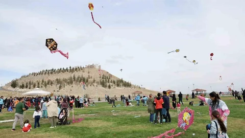 Kocasinan'da Uçurtma Şenliği Coşkusu