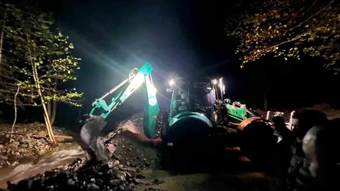 Artvin Borçka'da Dere Taştı