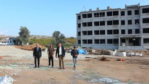 Tarsus'ta Şeref Aydoğan İlk ve Ortaokulu'nun Kapa İnşatı Tamamlandı