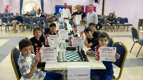 Anamur’da 29 Ekim Cumhuriyet Bayramı Satranç Turnuvası Tamamlandı