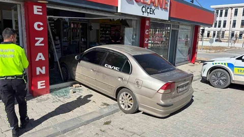 Malatya'da Eczaneye Araç Girişi