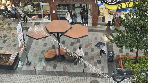 İstanbul'da Şiddetli Yağış ve Lodos Hayatı Olumsuz Etkiledi