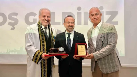 Alanya Üniversitesi'nde yeni akademik yıl coşkusu yaşanıyor.