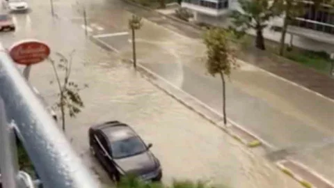 Çanakkale'de Sağanak Yağış Etkili Oldu