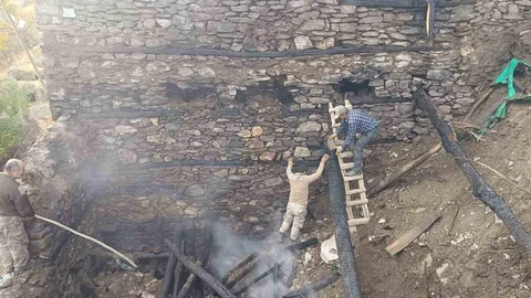 Bahçesaray'da Yangın Paniği