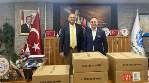 AK Partili Atum'dan İlçe Milli Eğitim Müdürlüğü'ne Bilgisayar Bağışında Bulundu