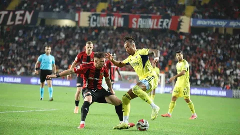 Fenerbahçe Gaziantep FK'yı 4-0 Yendi