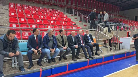 Düzce'de Voleybola Baklava İkramı