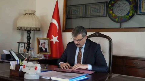 Erzurum Valisi Çiftçi'nin Kongre Binası Mesaisi