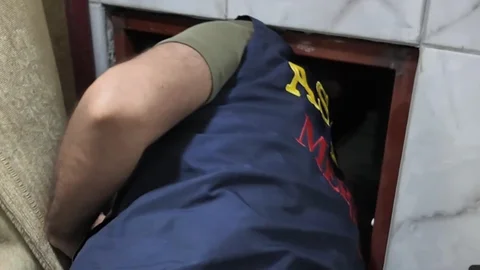 Mersin'de Dev Operasyon: Fayans Arkasındaki Gizli Bölme Şoke Etti, 139 Aranan Yakalandı, 102'si Tutuklandı!