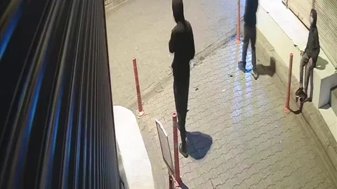Adana'da 3 Kardeşin Hırsızlık Anı Kamerada