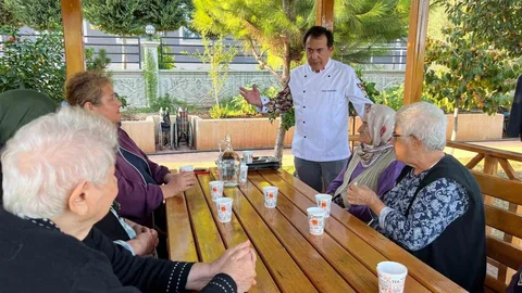 Mersin'de Huzurevi Sakinlerine Özel Ziyafet