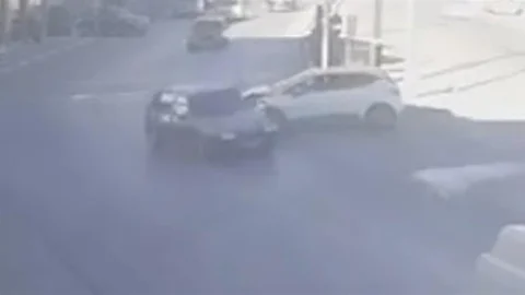 Karaman'da İki Araç Çarpıştı