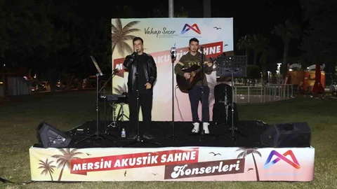 Mersin'de Akustik Konserler İlgi Görüyor