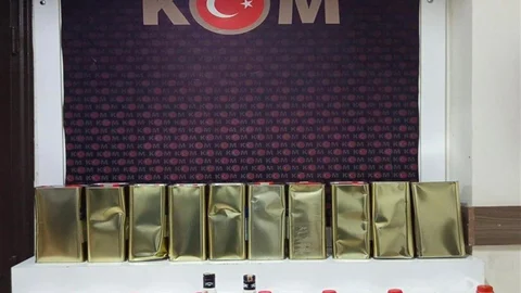 Aydın'da Kargo Paketinde Etil Alkol Ele Geçirildi