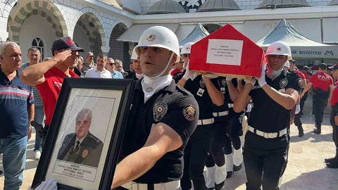 Mersin'de Şehit Babası Uğurlandı