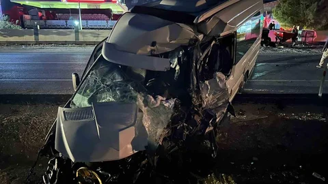 Diyarbakır'da Minibüs ve Tanker Çarpıştı