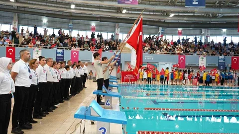 Gaziantep'te Yüzme Yarışları Düzenlendi