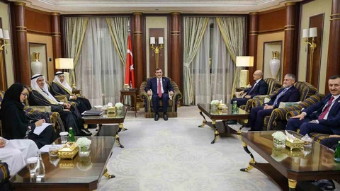Cevdet Yılmaz Suudi Arabistan'da Görüşme Yaptı