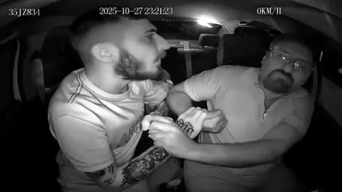 İzmir'de Taksi Şoförüne Saldırı Anları Görüntülendi