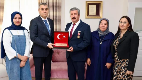 Gazi Polis Memuru Ercan Üstün ve Ailesini Ziyaret