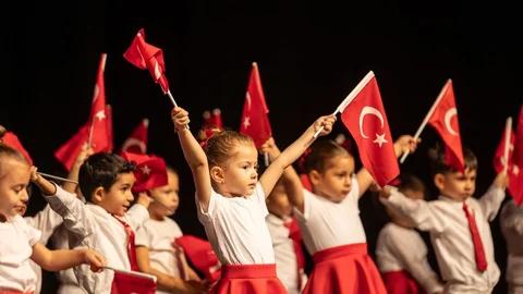 Mezitli’de Miniklerden Büyük Cumhuriyet Coşkusu!