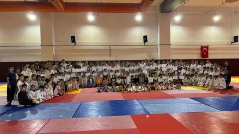 Salihli'de Judocular Kemer Sınavında Ter Döktü