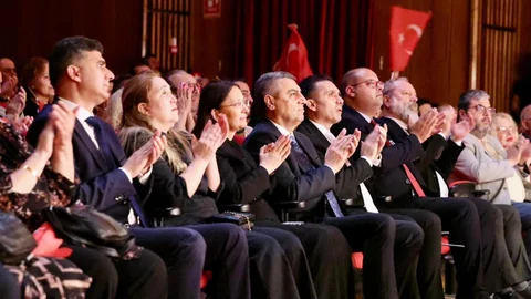 Vali Atilla Toros ve Eşi Dudu İrem Toros , Cumhuriyet Bayramı Konser Programı'na Katıldı