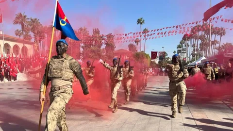 Mersin'de Minik Kahramanlar, Komando Akrobasisi ve Jet Selamıyla 102. Cumhuriyet Bayramı Kutlaması… Vali Toros: "Toprağı Vatan Kılmak Kolay Değildir!"