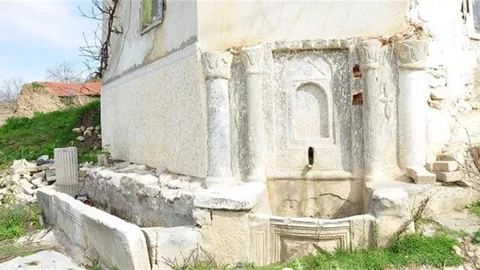 Bursa'da Tarihi Çeşme Tahrip Edildi