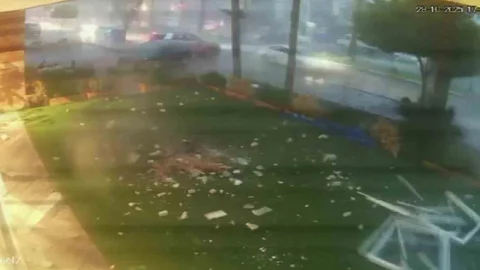 Antalya'da Fırtına Sonrası Çatı Uçtu