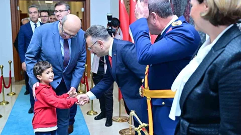 Vali Aksoy Cumhuriyet Bayramı'nda Tebrikleri Kabul Etti