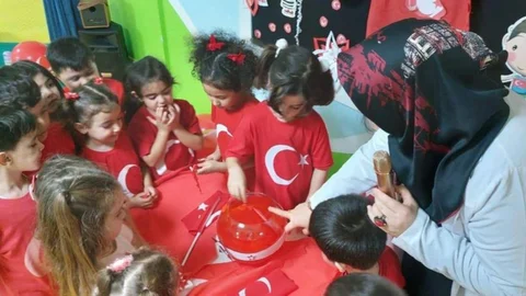 Minik Yüreklerde Cumhuriyet Coşkusu: Anamur'da 4-6 Yaş Kur'an Kurslarında Bayraklı Kutlama