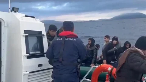 İzmir Açıklarında Düzensiz Göçmen Operasyonu