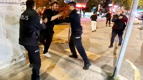 Aksaray'da Alkollü Kişinin Araçlara Zarar Verişi